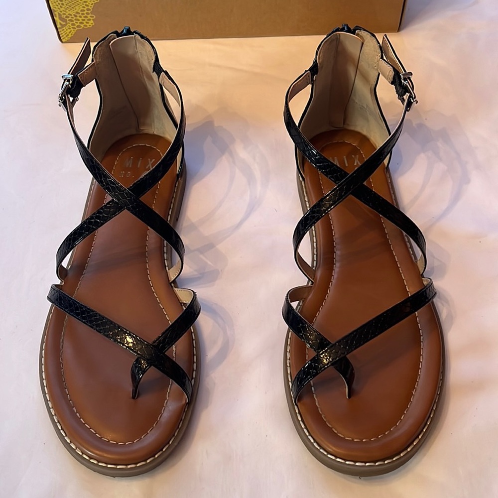 Mix No. 6 Pura Black Crisscross Strap Style Sandals 7 1/2 M